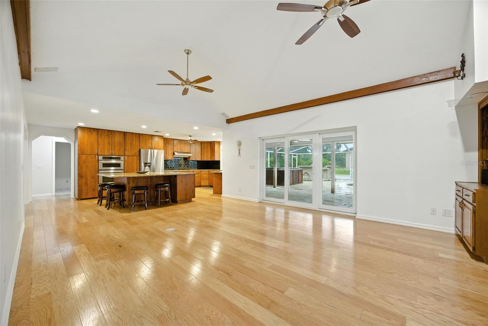Listing photo id 13 for 10502 Lake Williams Drive