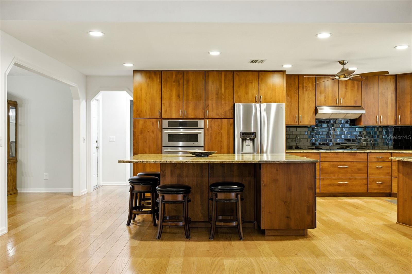 Listing photo id 14 for 10502 Lake Williams Drive