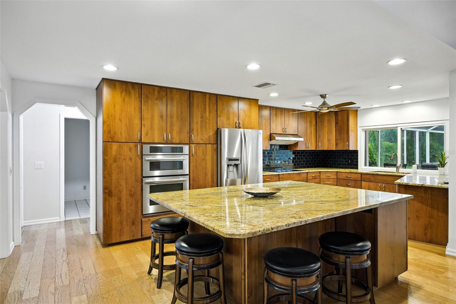 Listing photo id 16 for 10502 Lake Williams Drive