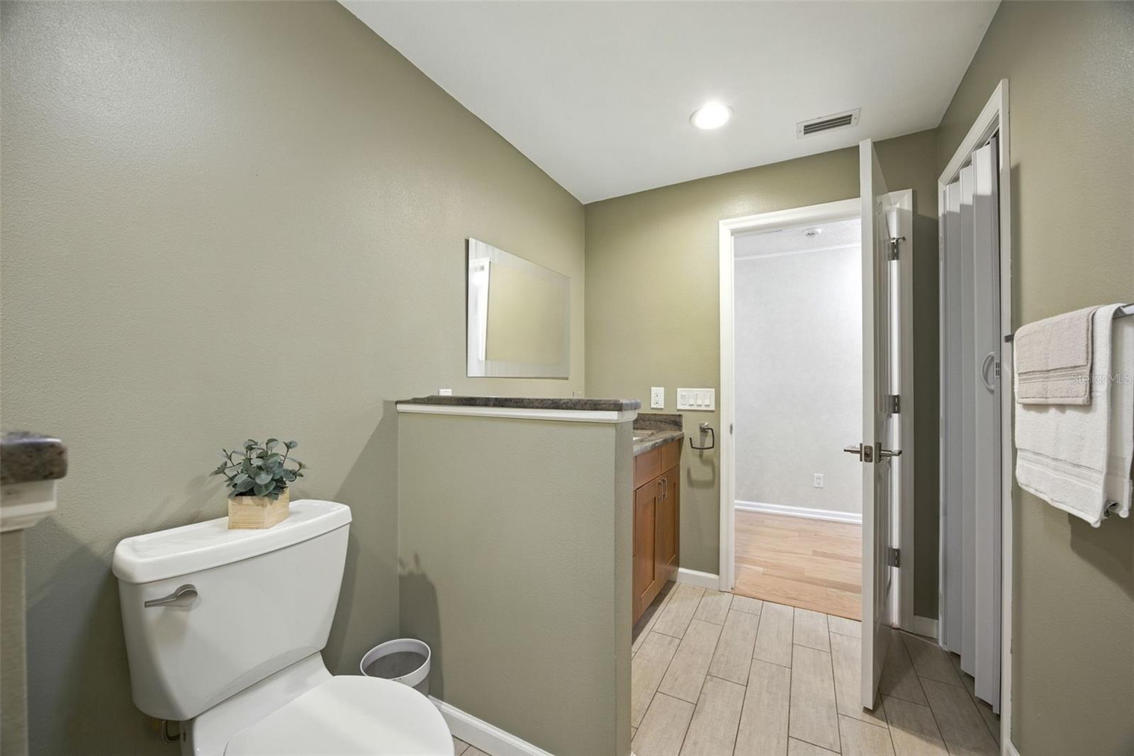 Listing photo id 23 for 10502 Lake Williams Drive
