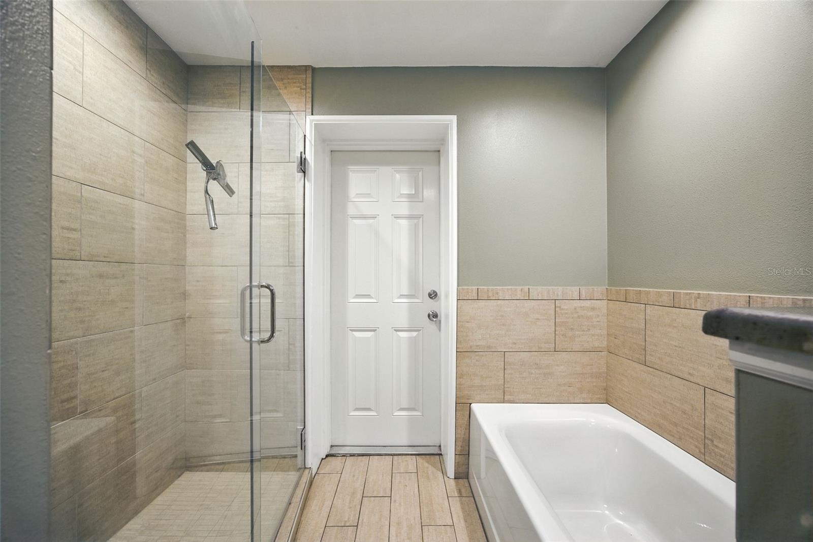 Listing photo id 27 for 10502 Lake Williams Drive