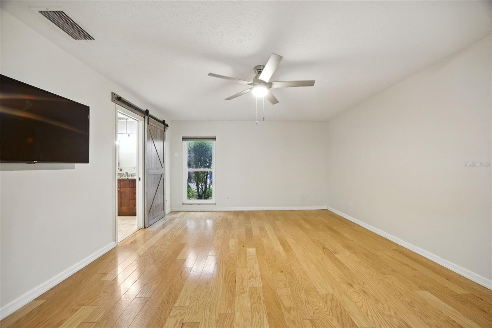 Listing photo id 29 for 10502 Lake Williams Drive