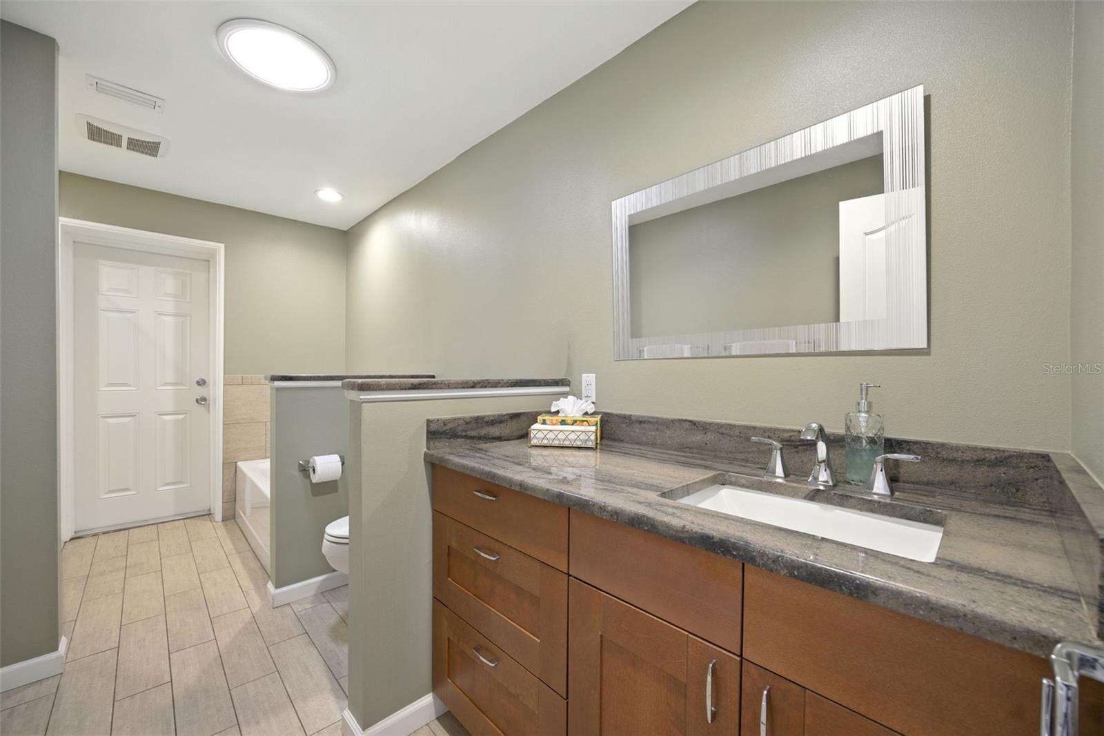 Listing photo id 30 for 10502 Lake Williams Drive