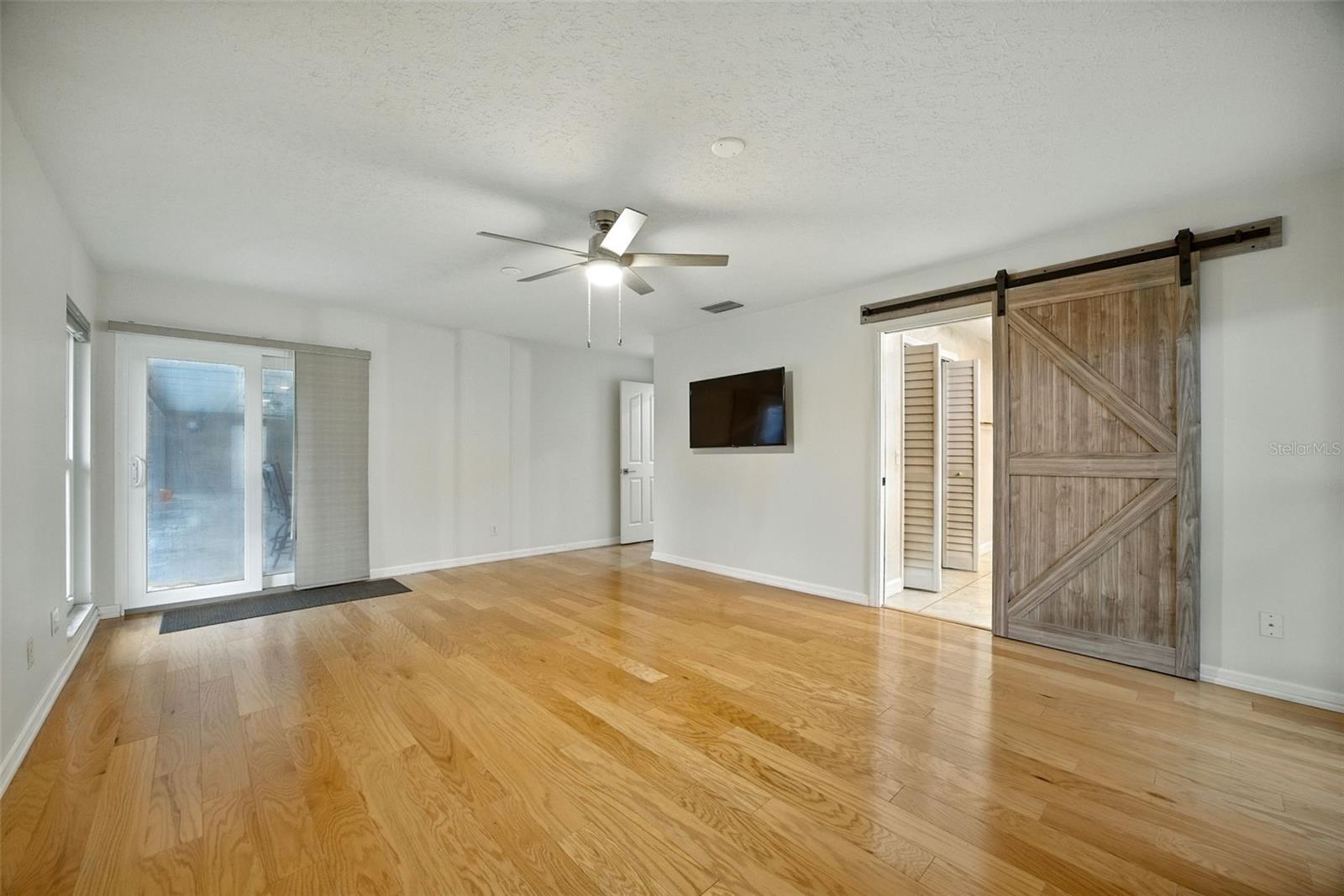 Listing photo id 31 for 10502 Lake Williams Drive