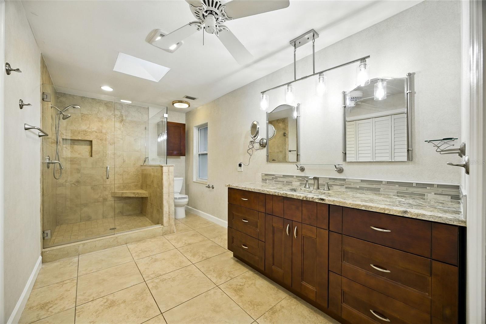 Listing photo id 32 for 10502 Lake Williams Drive