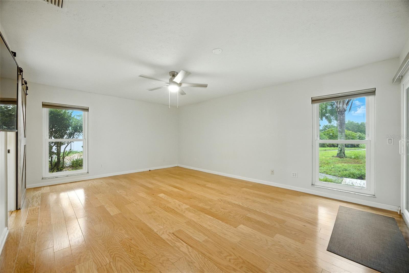 Listing photo id 33 for 10502 Lake Williams Drive