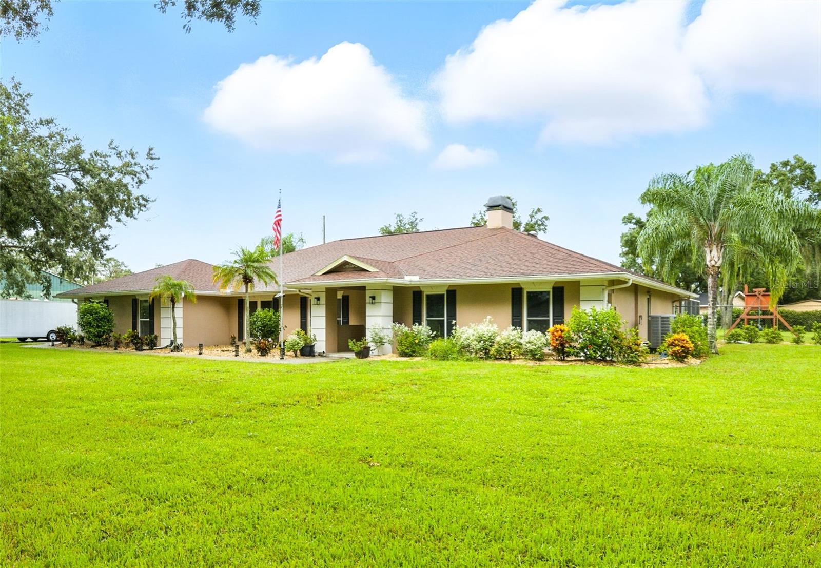 Listing photo id 2 for 10502 Lake Williams Drive