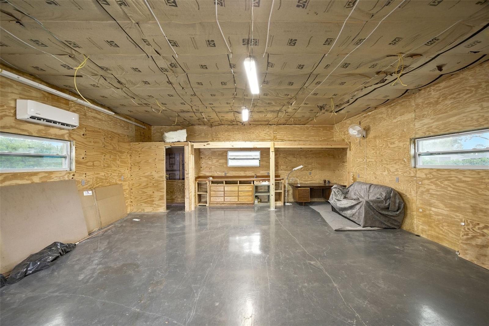 Listing photo id 45 for 10502 Lake Williams Drive
