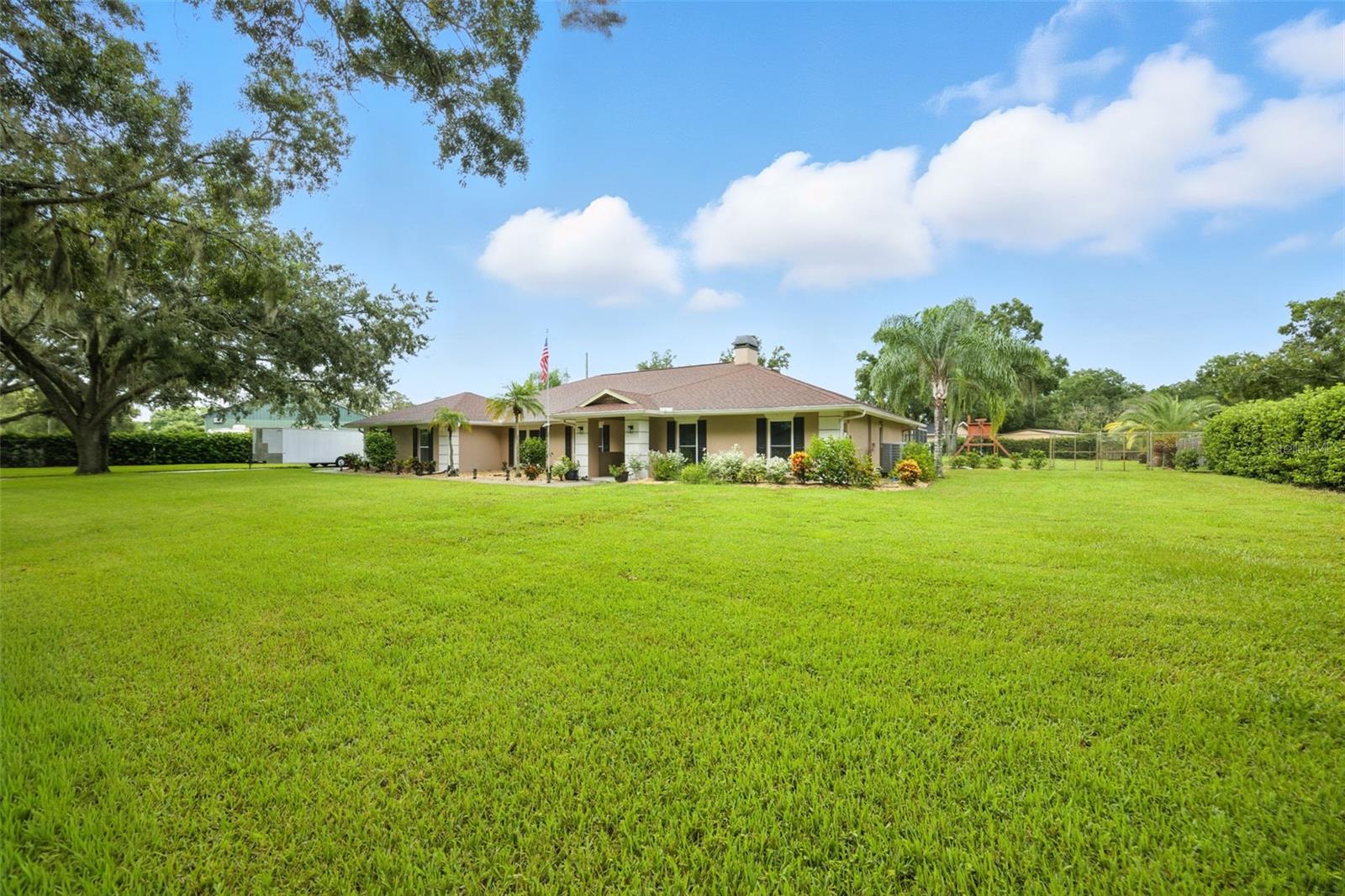 Listing photo id 3 for 10502 Lake Williams Drive