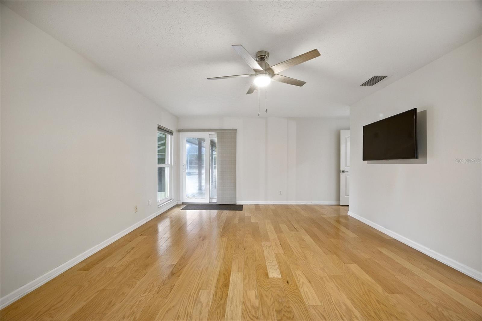 Listing photo id 7 for 10502 Lake Williams Drive