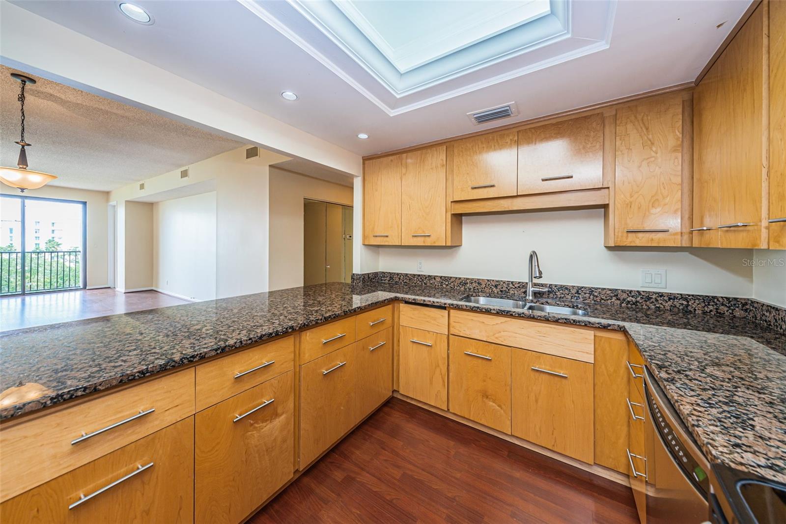 Image 21 of 57 For 8 Belleview Boulevard 601