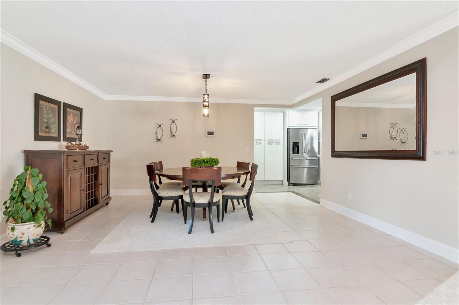 Listing photo id 8 for 3246 Hyde Park Drive