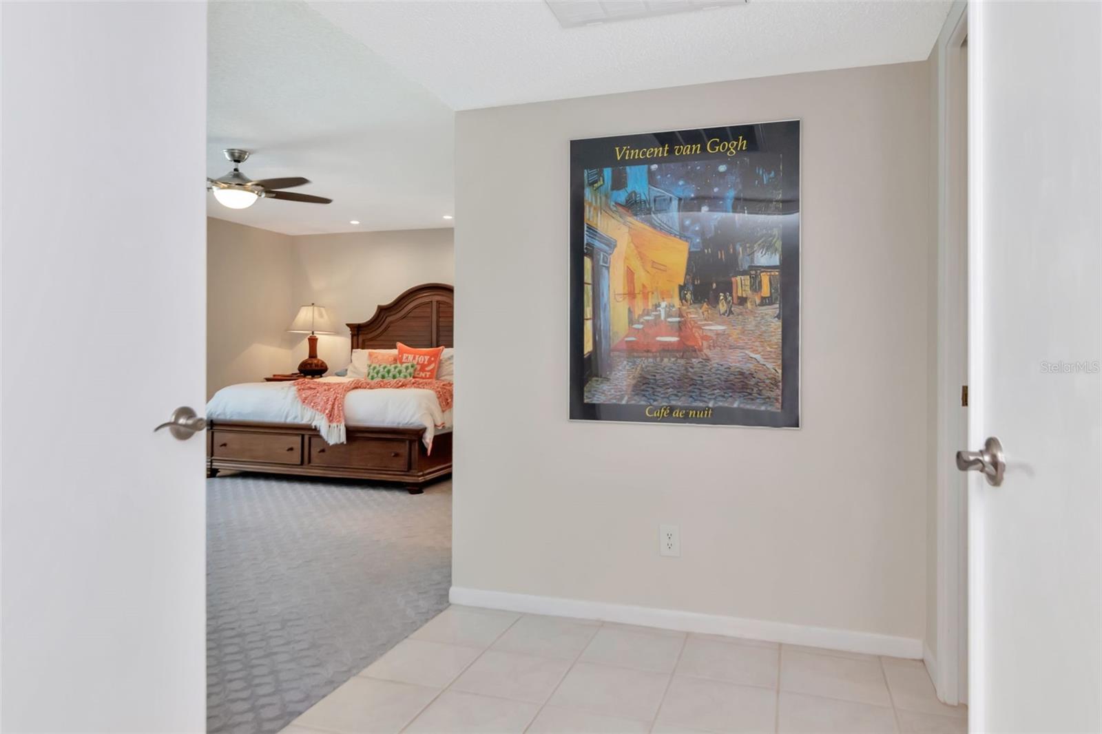 Listing photo id 10 for 3246 Hyde Park Drive