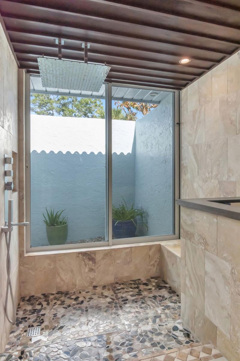 Listing photo id 16 for 3246 Hyde Park Drive