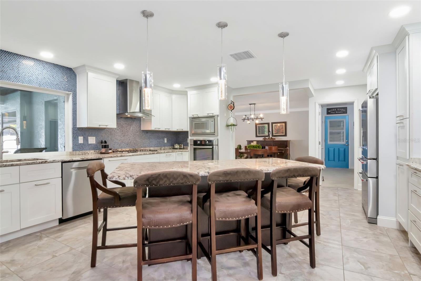 Listing photo id 20 for 3246 Hyde Park Drive