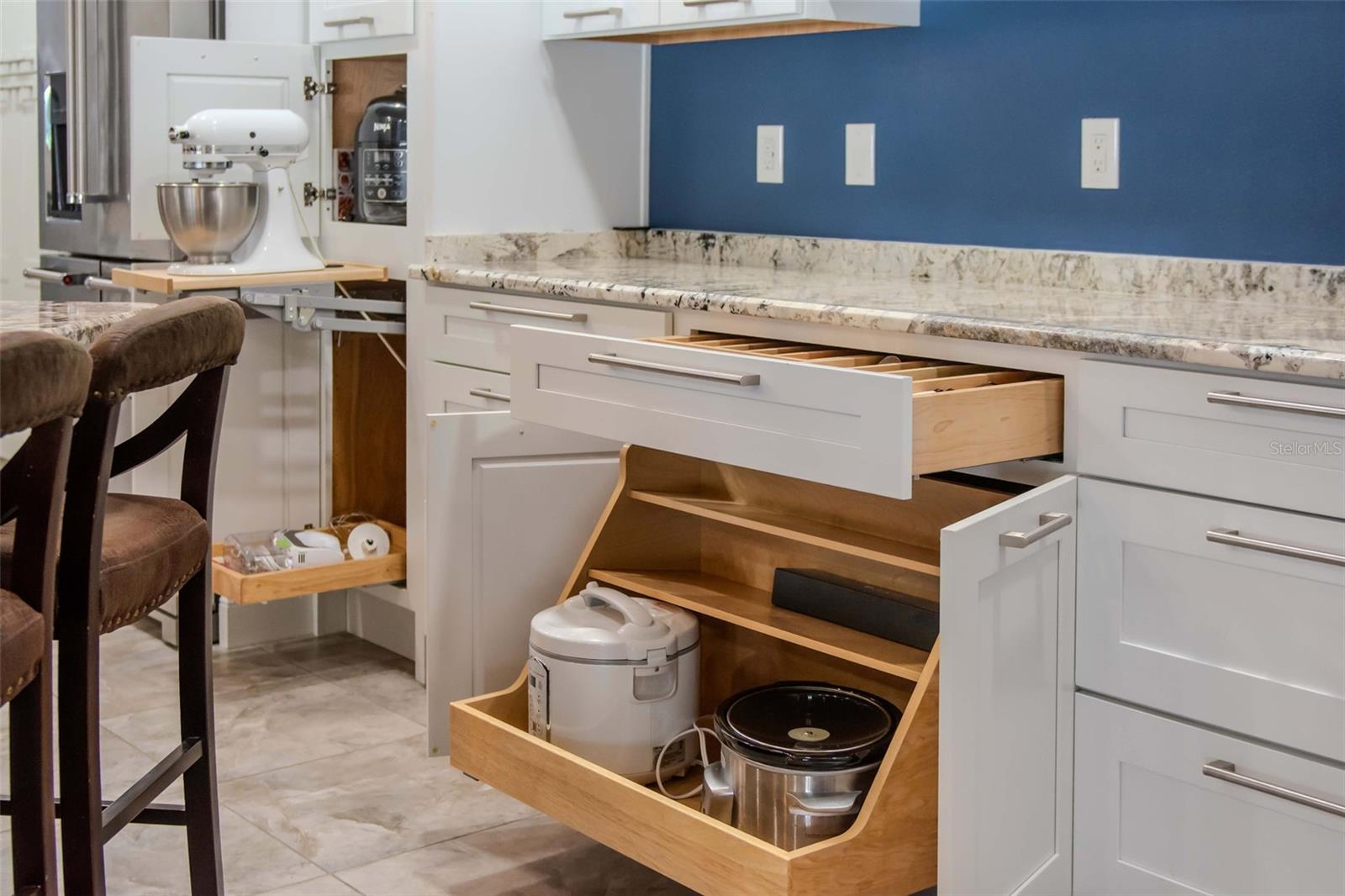 Listing photo id 22 for 3246 Hyde Park Drive