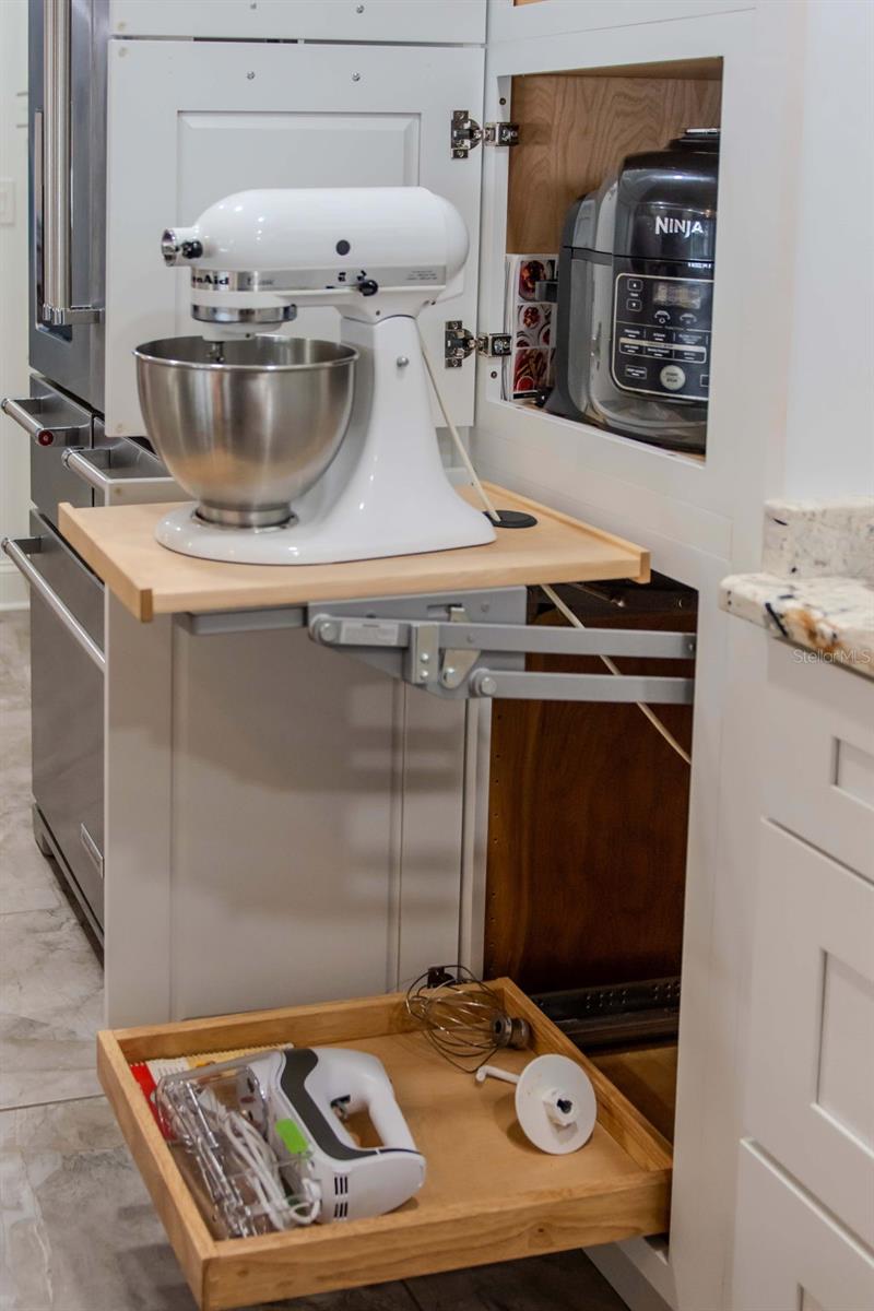 Listing photo id 23 for 3246 Hyde Park Drive