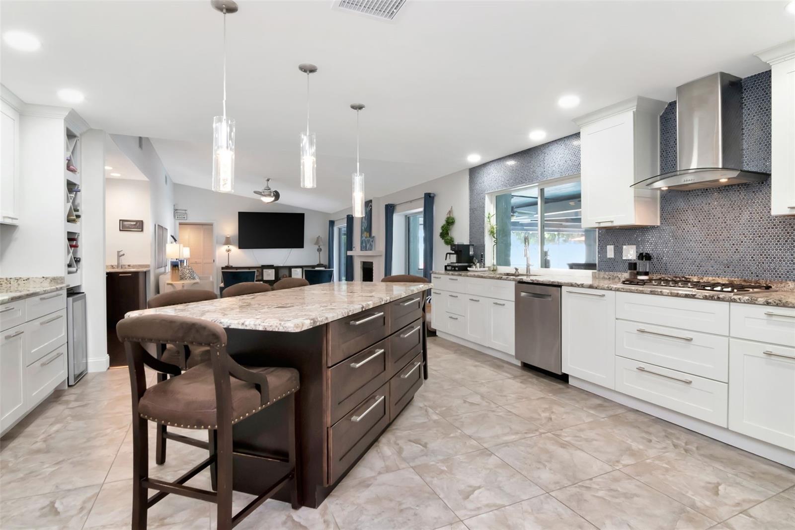 Listing photo id 24 for 3246 Hyde Park Drive