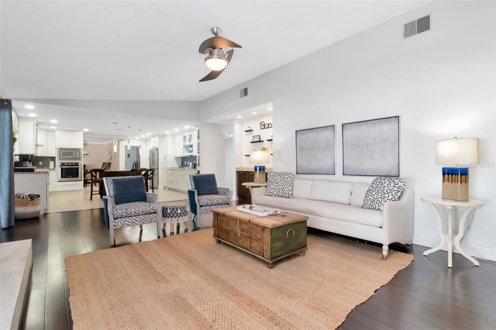 Listing photo id 26 for 3246 Hyde Park Drive