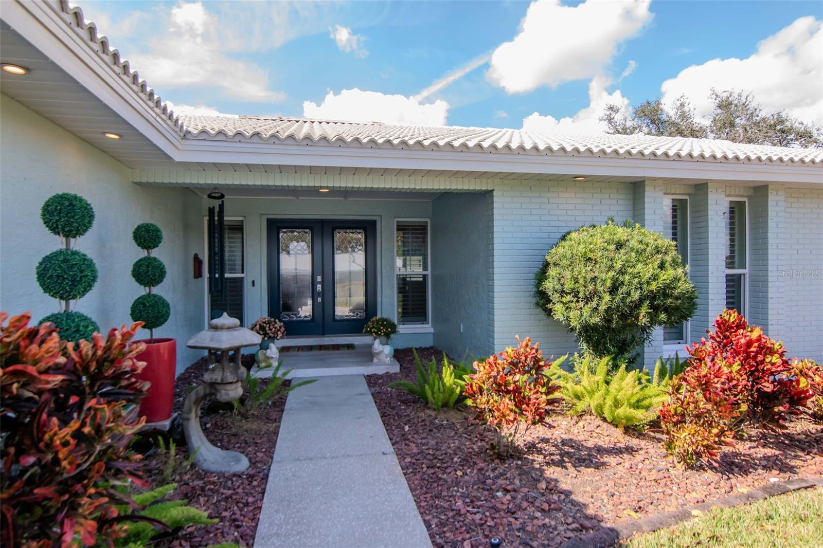 Listing photo id 1 for 3246 Hyde Park Drive