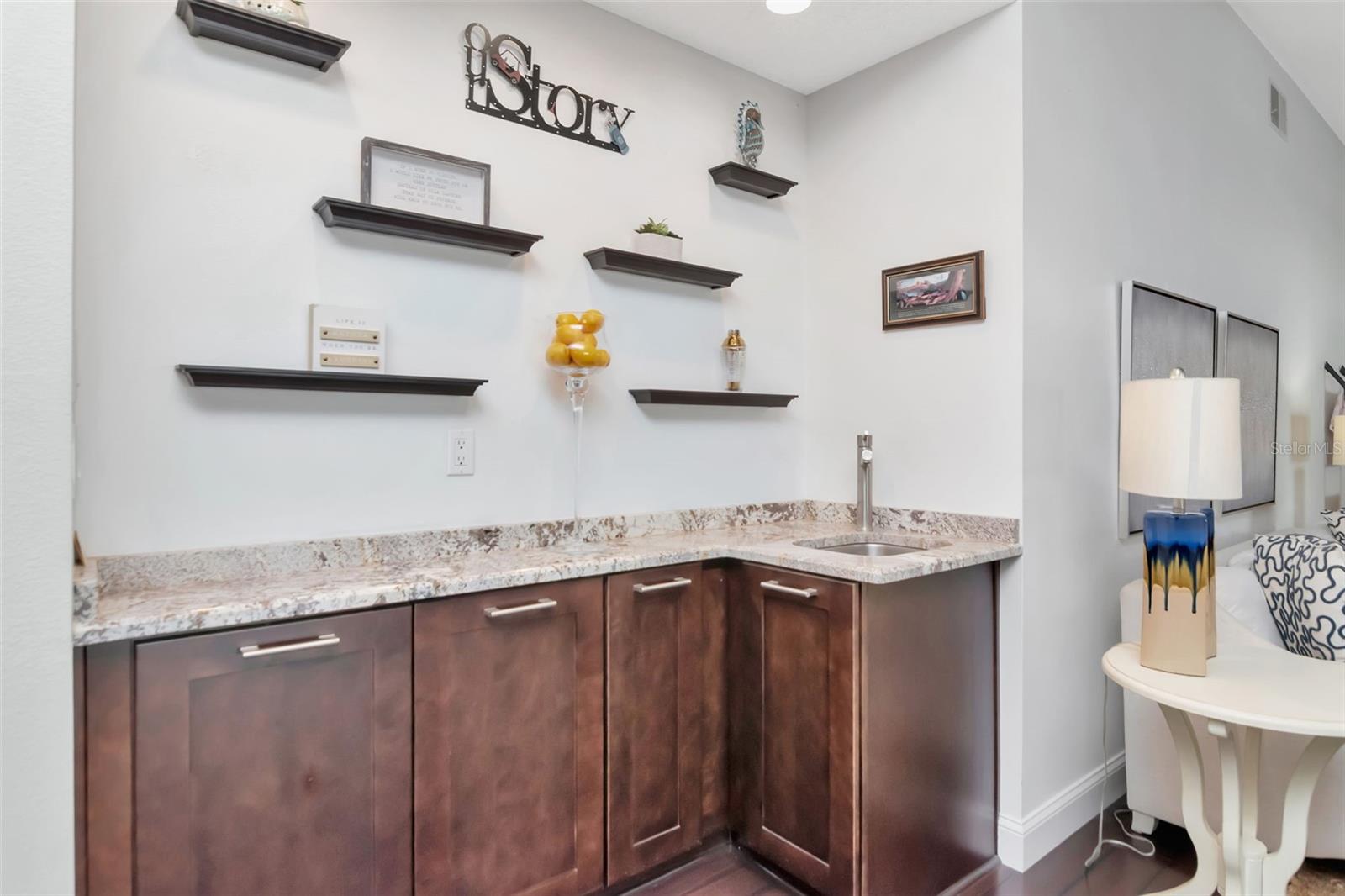 Listing photo id 29 for 3246 Hyde Park Drive