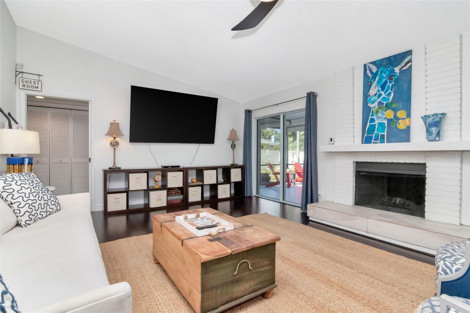 Listing photo id 30 for 3246 Hyde Park Drive