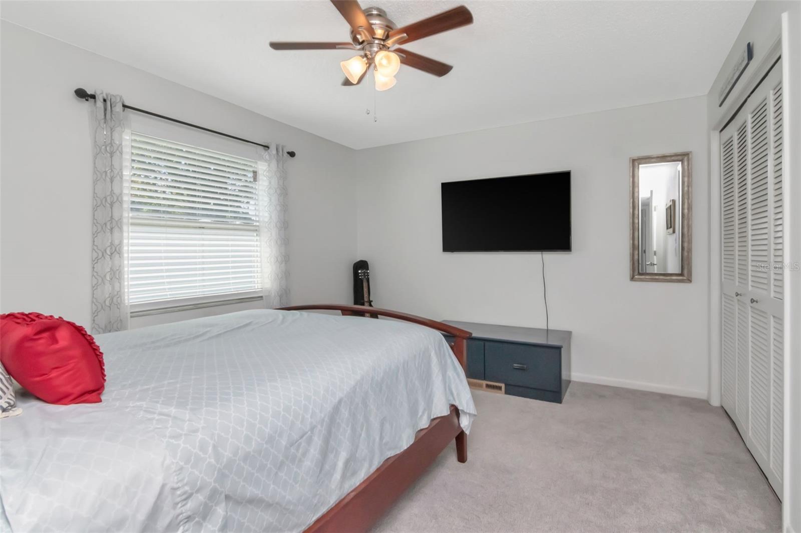 Listing photo id 37 for 3246 Hyde Park Drive