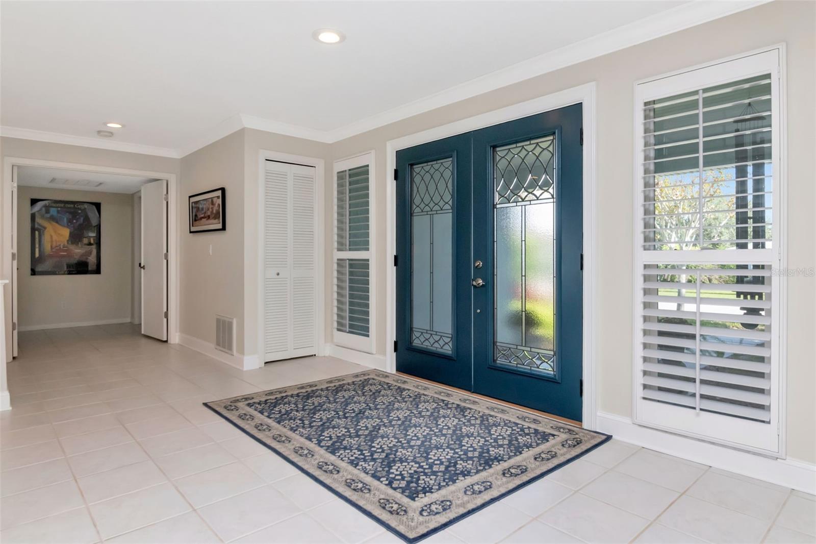 Listing photo id 2 for 3246 Hyde Park Drive