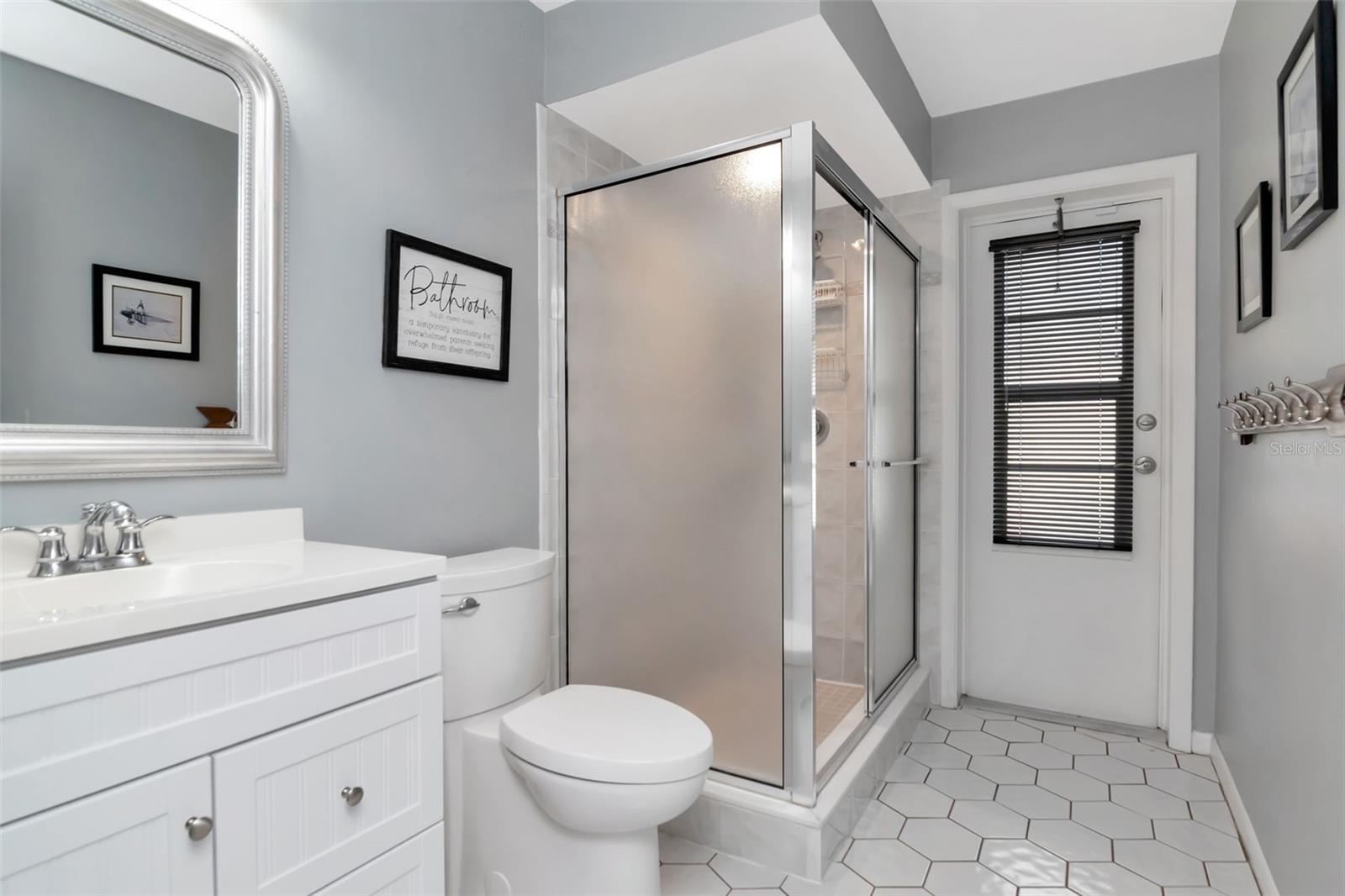 Listing photo id 51 for 3246 Hyde Park Drive