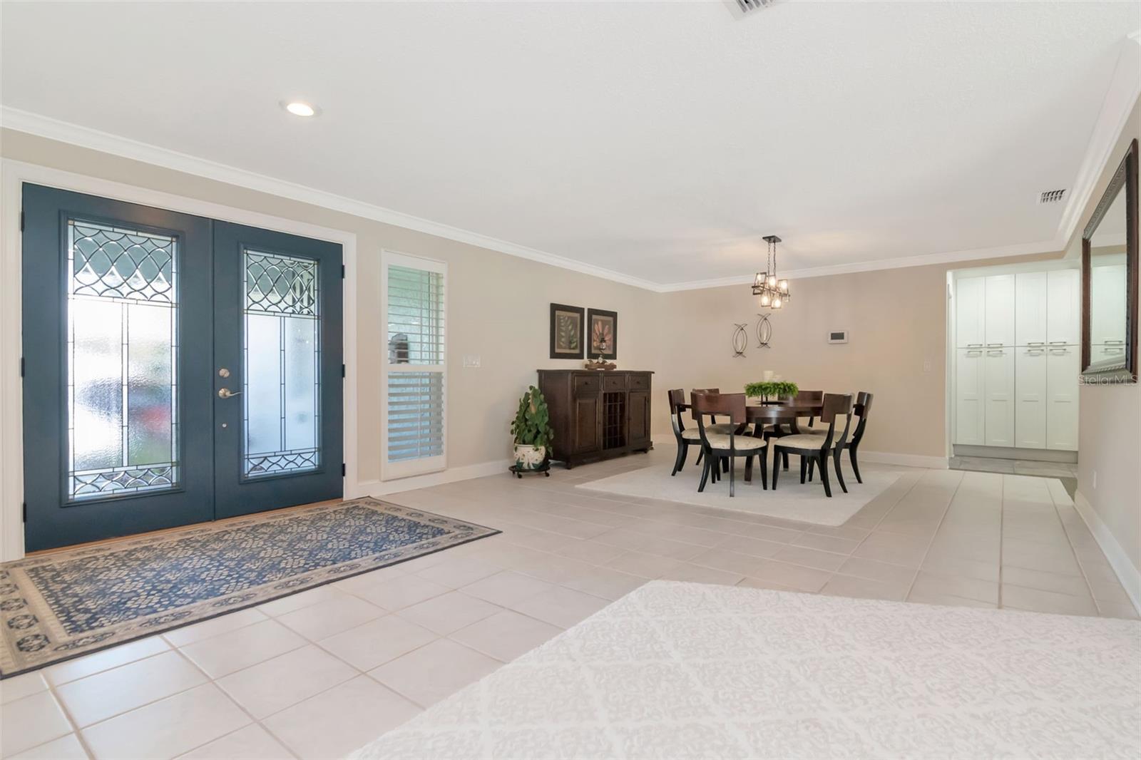 Listing photo id 7 for 3246 Hyde Park Drive