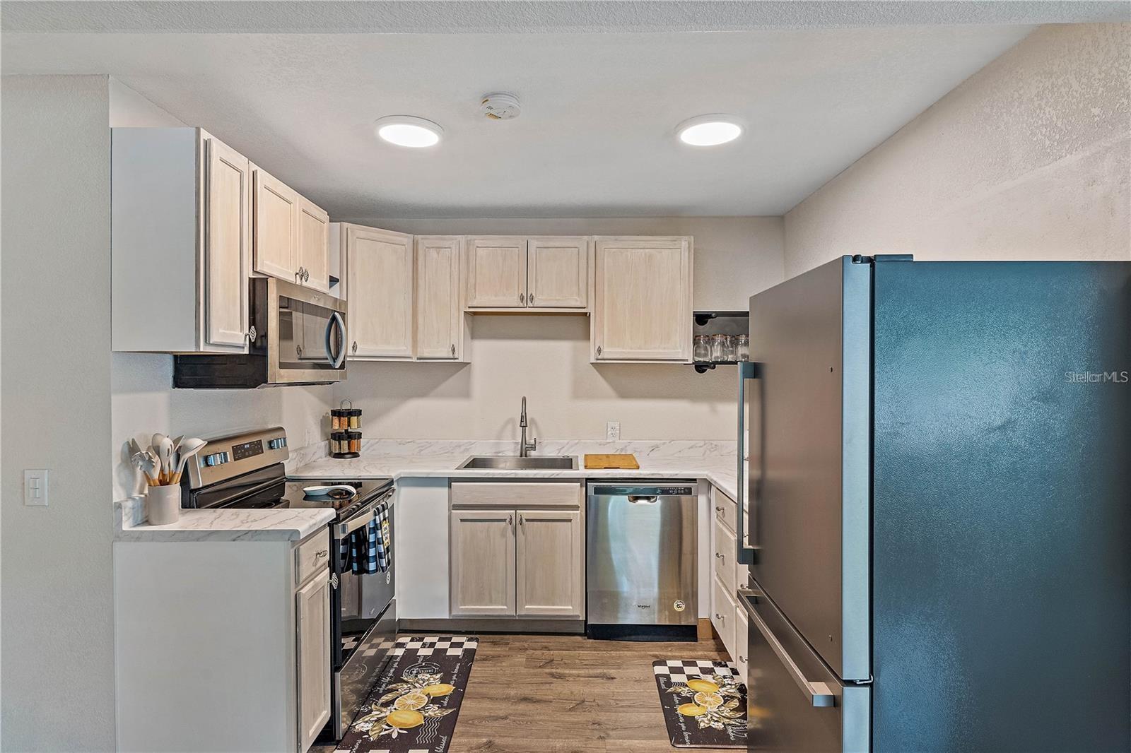 Image 11 of 44 For 7101 59th Street N