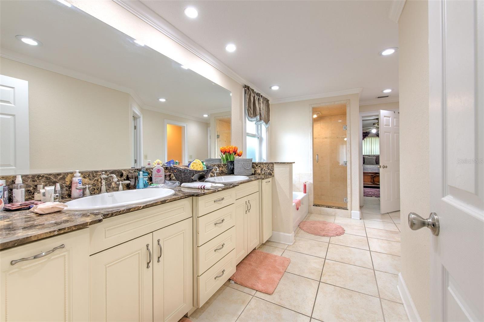 Image 11 of 49 For 2515 Parkland Drive