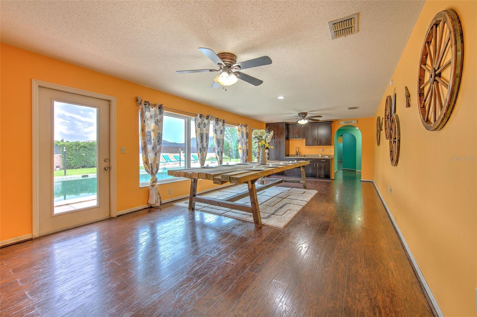 Image 21 of 49 For 2515 Parkland Drive