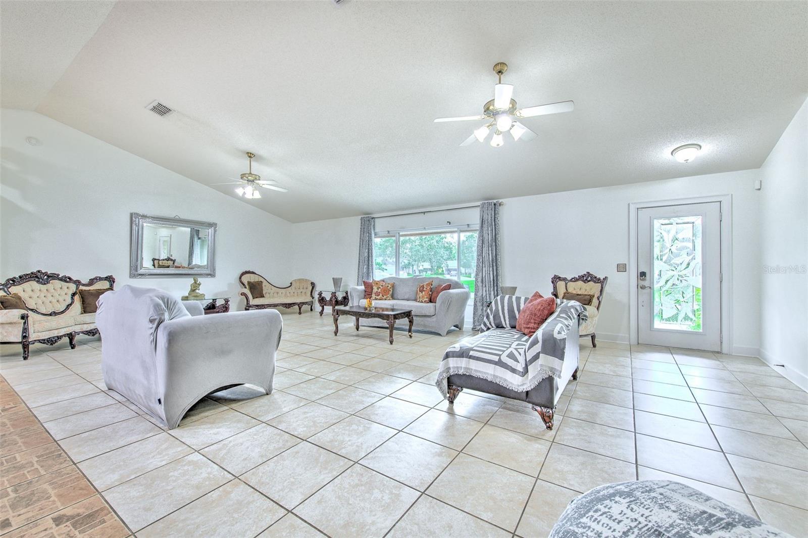 Image 4 of 49 For 2515 Parkland Drive