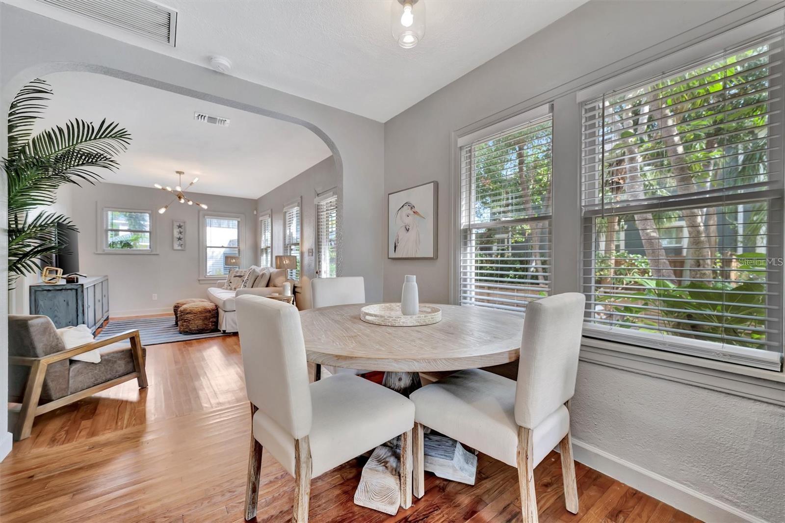 Image 15 of 80 For 421 11th Avenue Ne