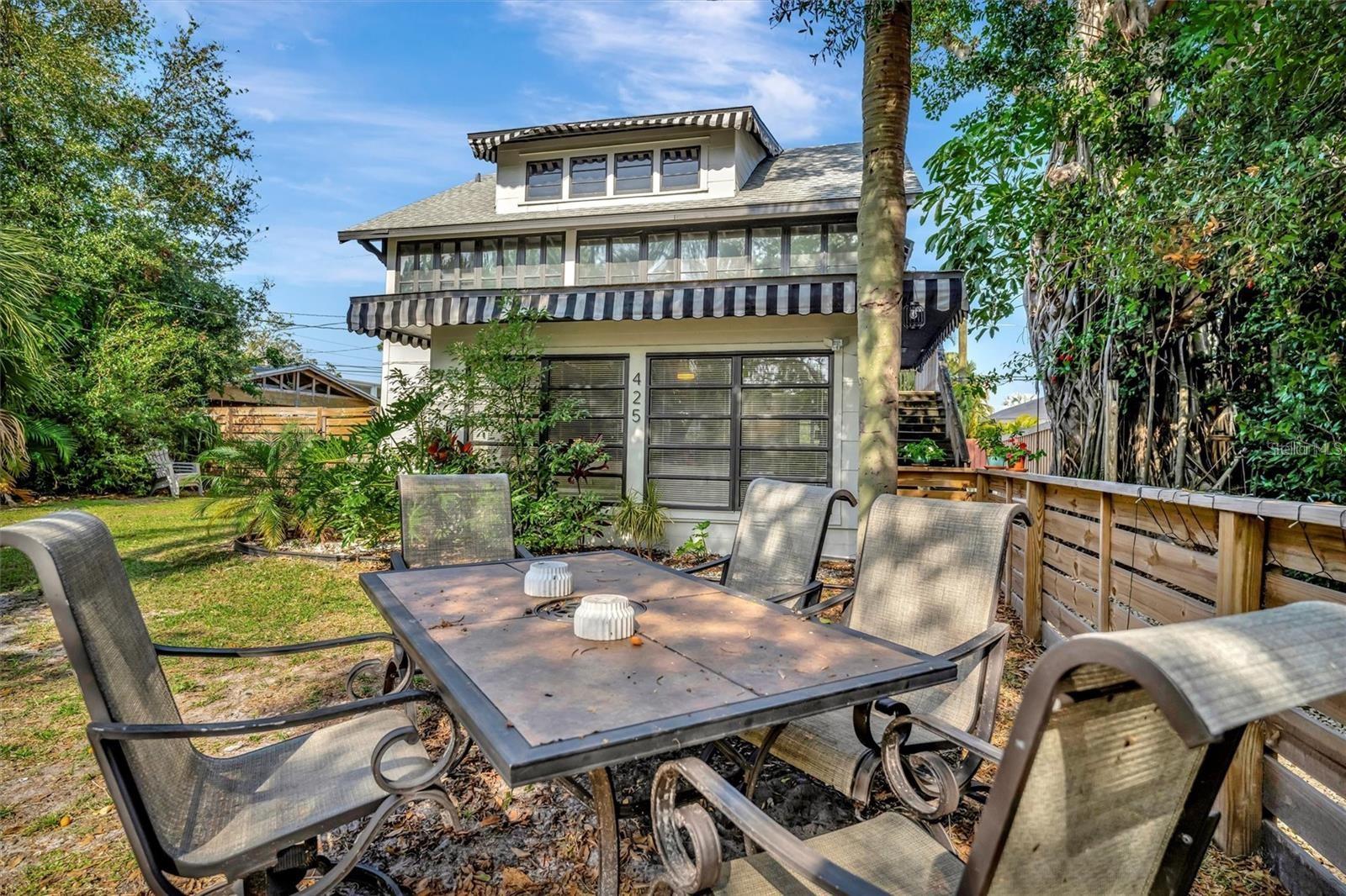 Image 2 of 80 For 421 11th Avenue Ne