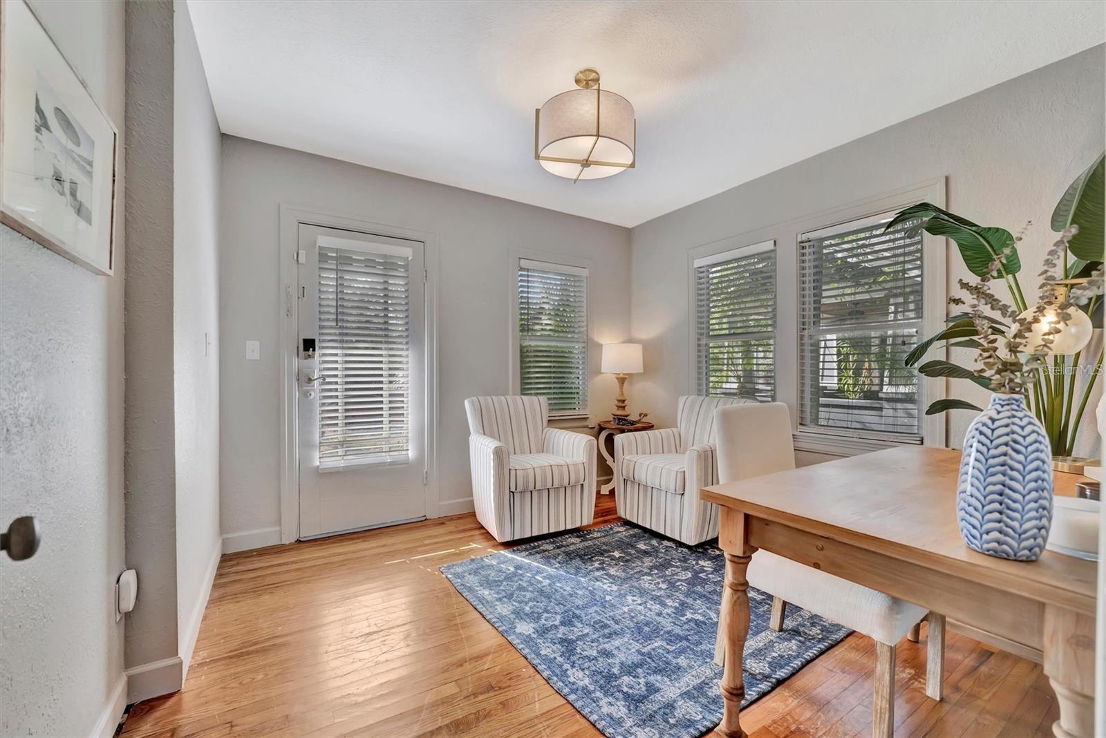 Image 6 of 80 For 421 11th Avenue Ne
