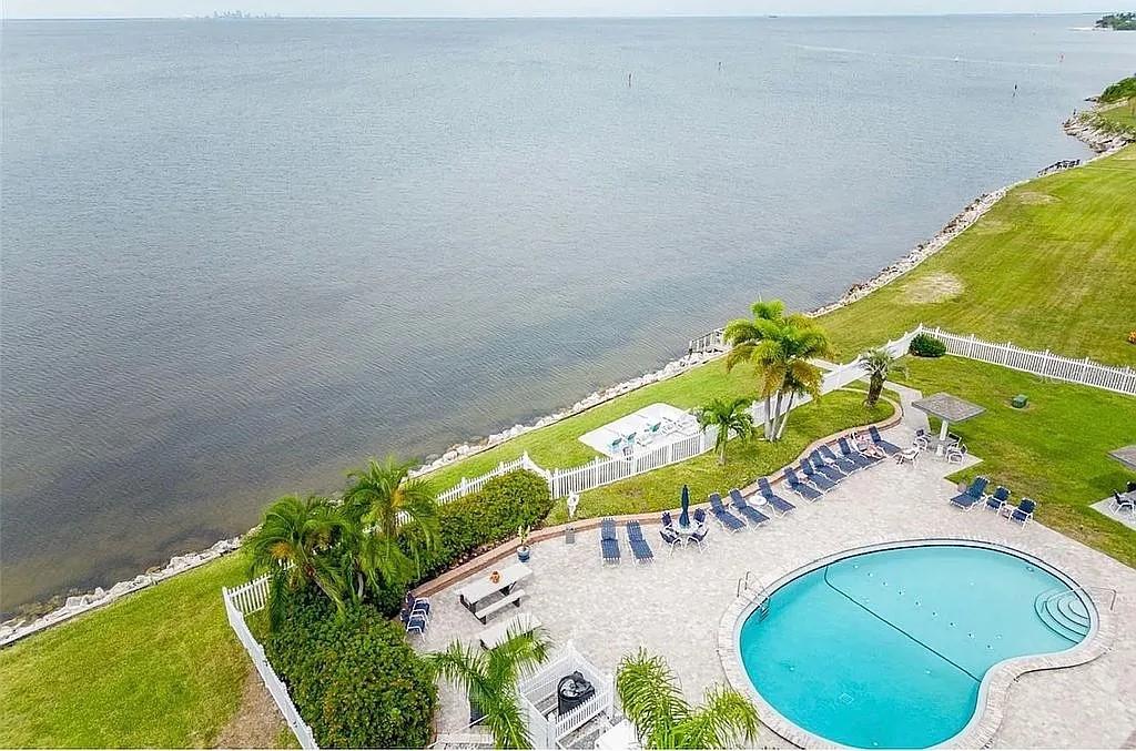 Image 18 of 36 For 826 Bahia Del Sol Drive 56