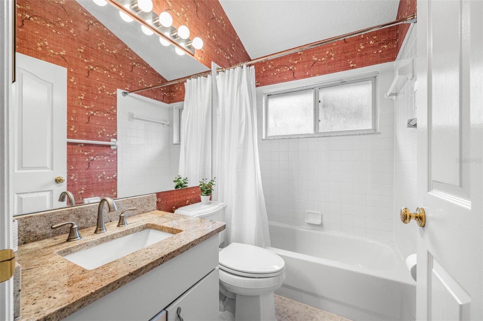 Image 18 of 25 For 16521 Lake Heather Drive