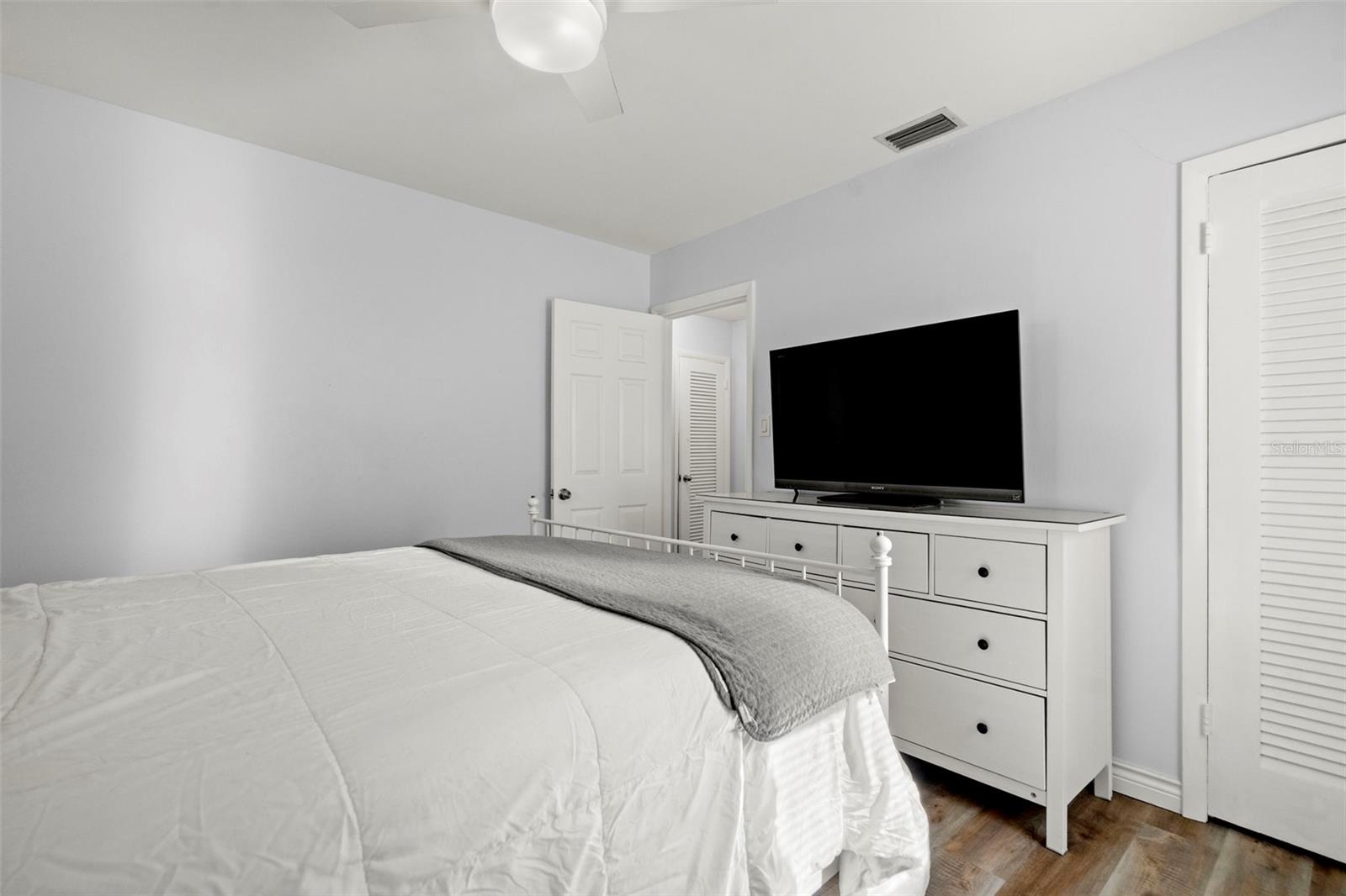 Image 15 of 30 For 1117 Tyrone Boulevard N
