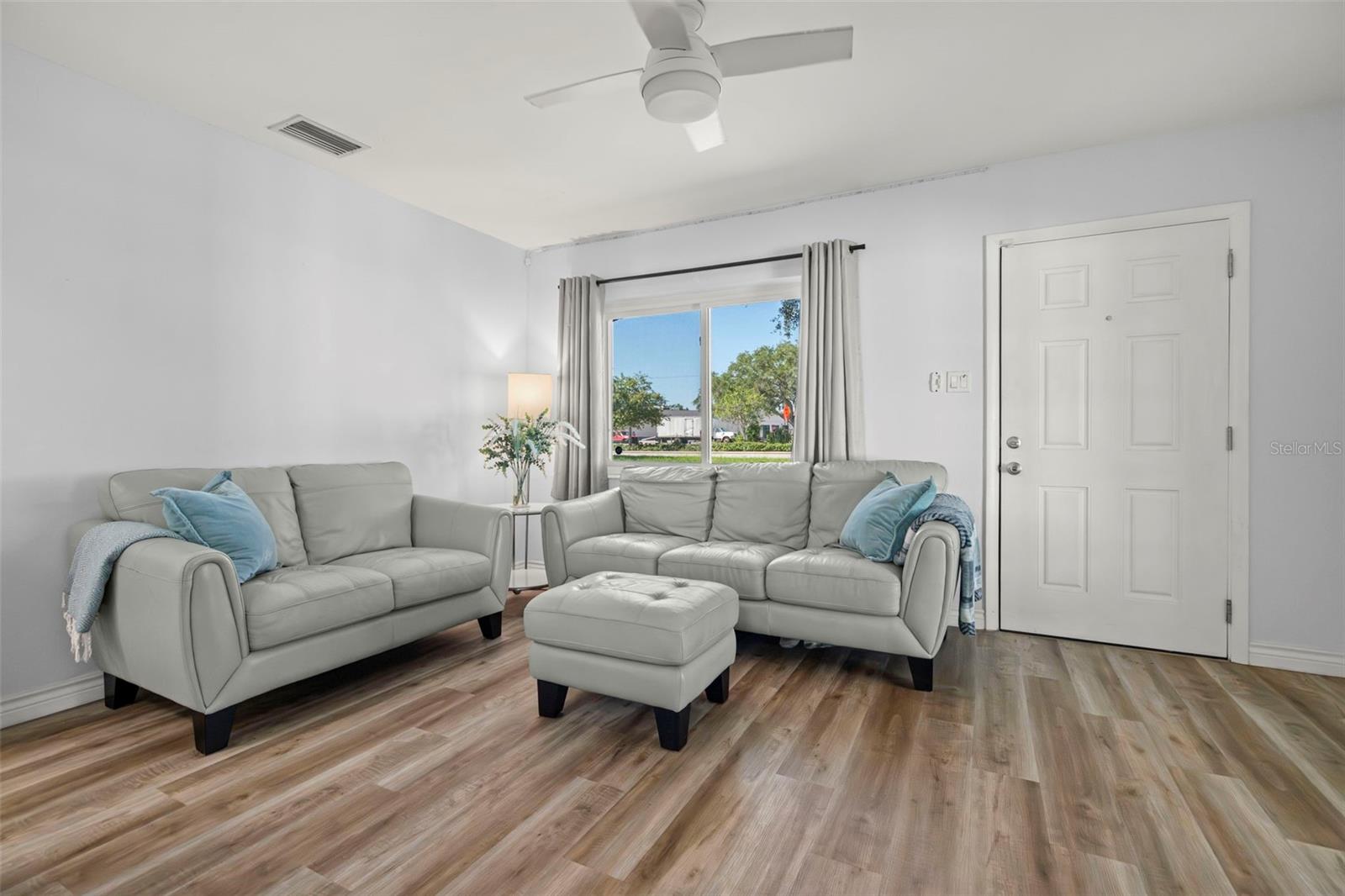 Image 6 of 30 For 1117 Tyrone Boulevard N