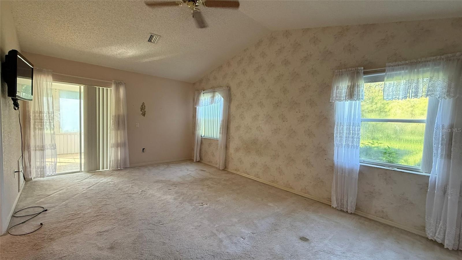 Listing photo id 5 for 39310 Richland Road