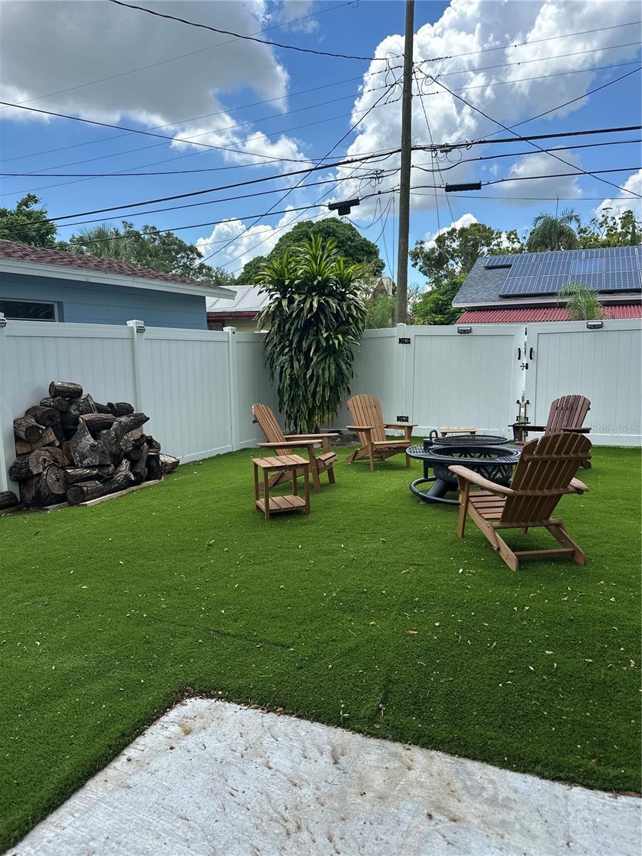 Image 11 of 13 For 2450 14th Avenue N