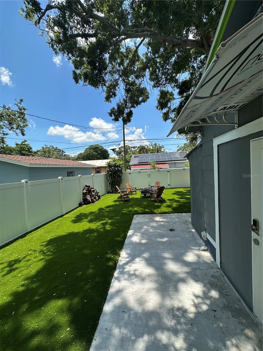 Image 3 of 13 For 2450 14th Avenue N