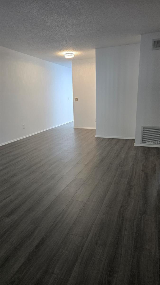 Image 4 of 12 For 2429 Ecuadorian Way 63