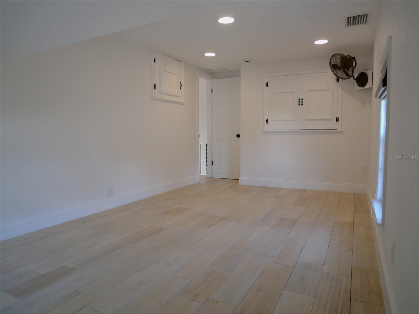 Image 21 of 35 For 2916 Woodrow Avenue