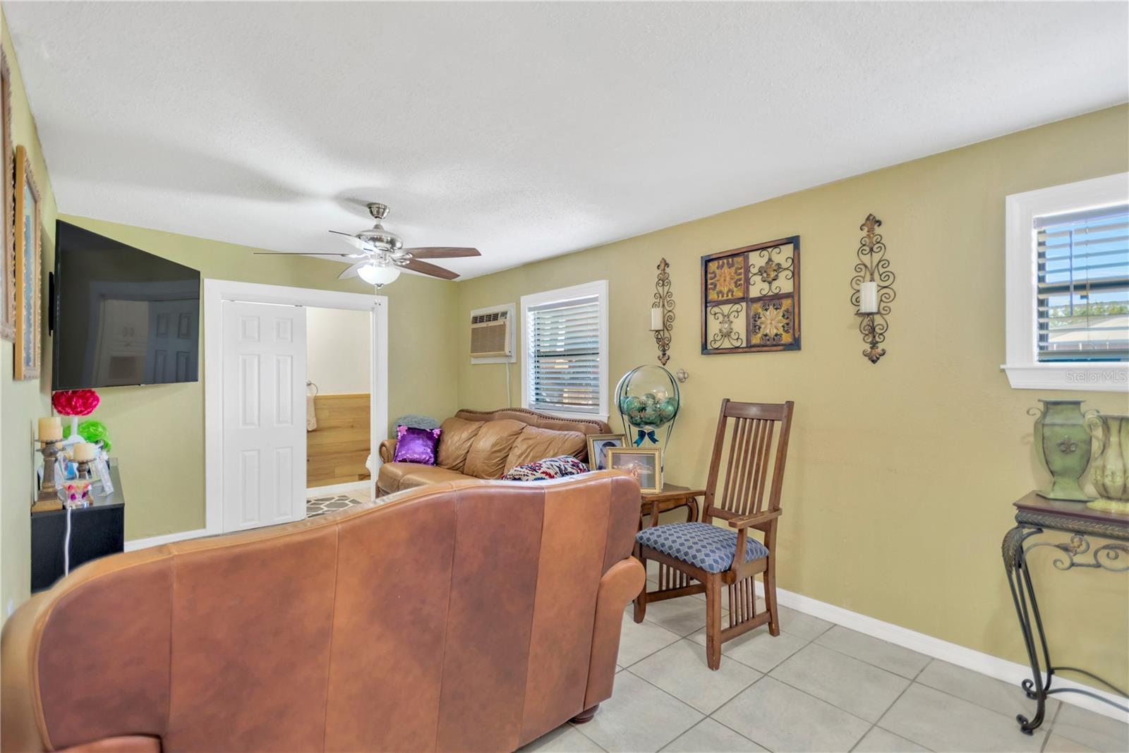 Image 11 of 36 For 11047 Springridge Drive