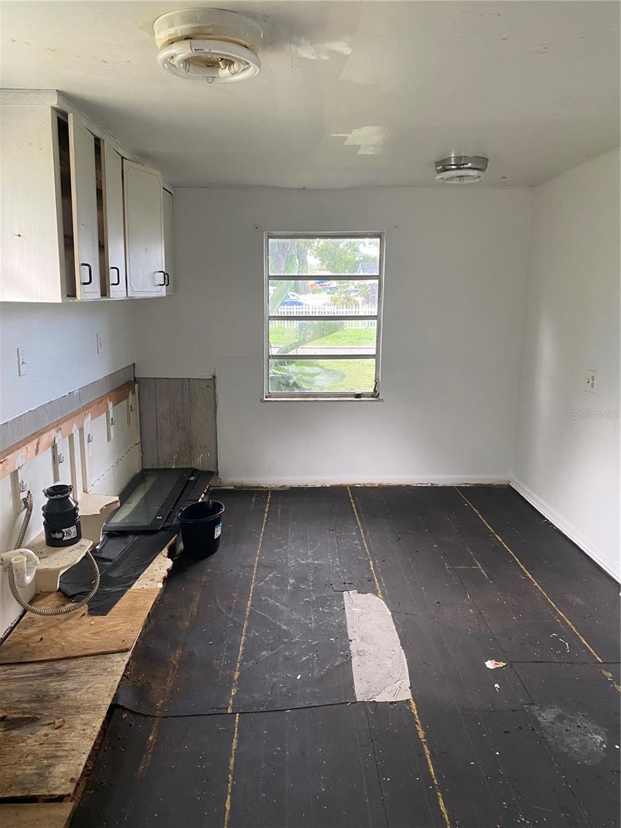 Image 11 of 29 For 8701 Willow Avenue