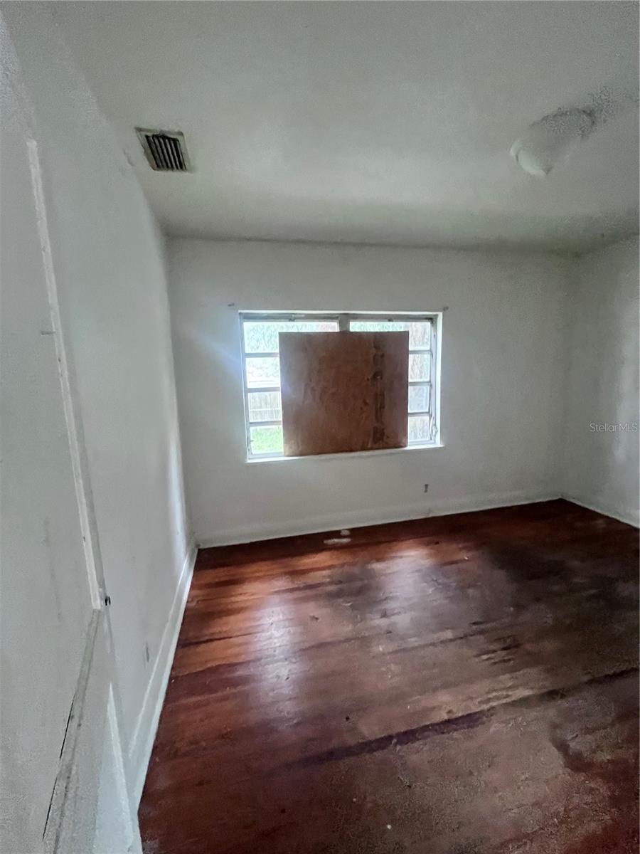 Image 19 of 29 For 8701 Willow Avenue