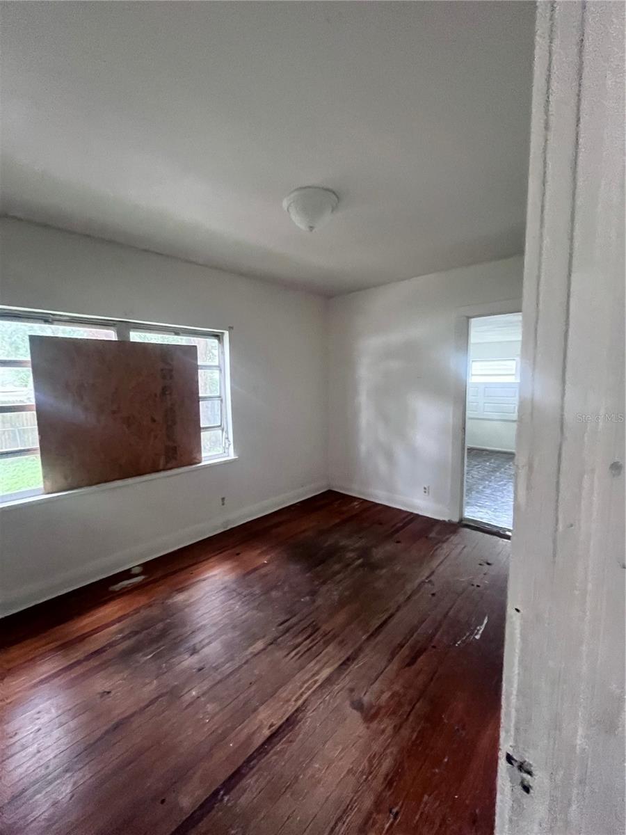 Image 20 of 29 For 8701 Willow Avenue